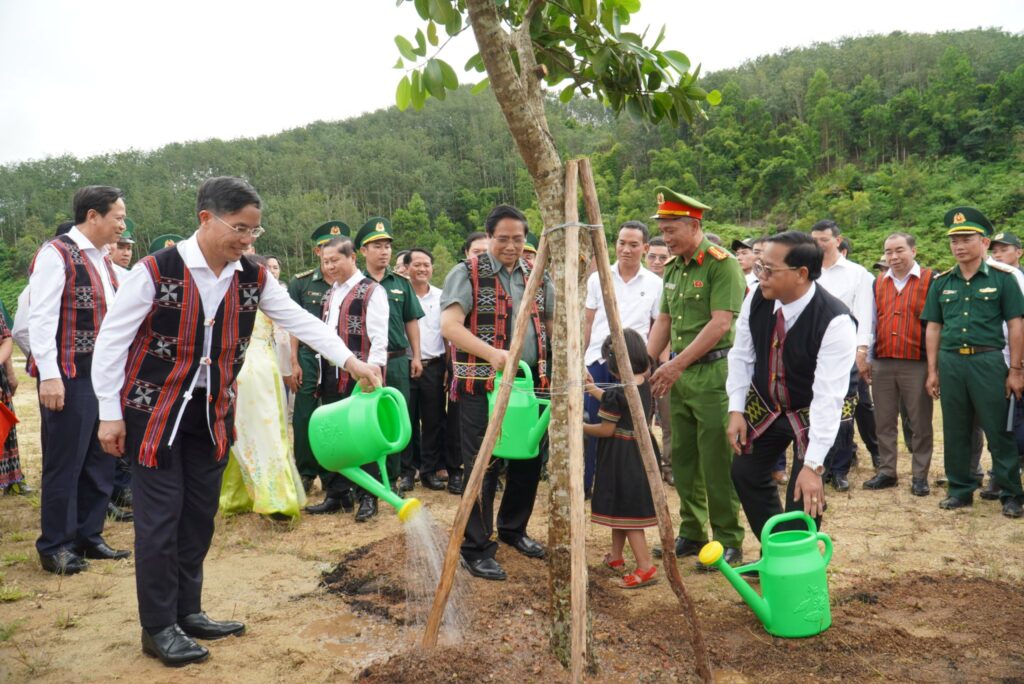 Le khoi cong truong noi tru Tay Giang 5