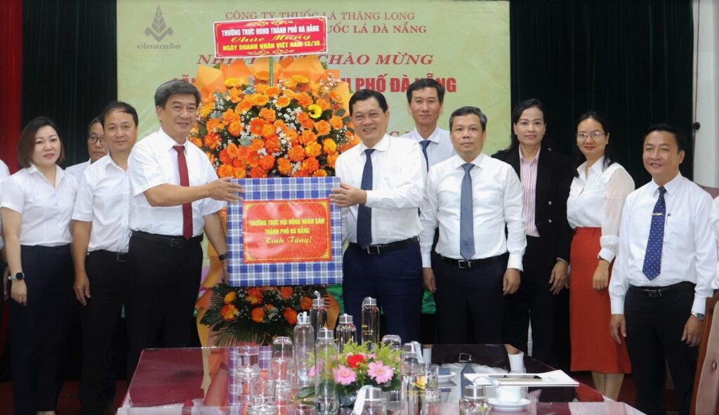 Ngay doanh nhan 2025 10