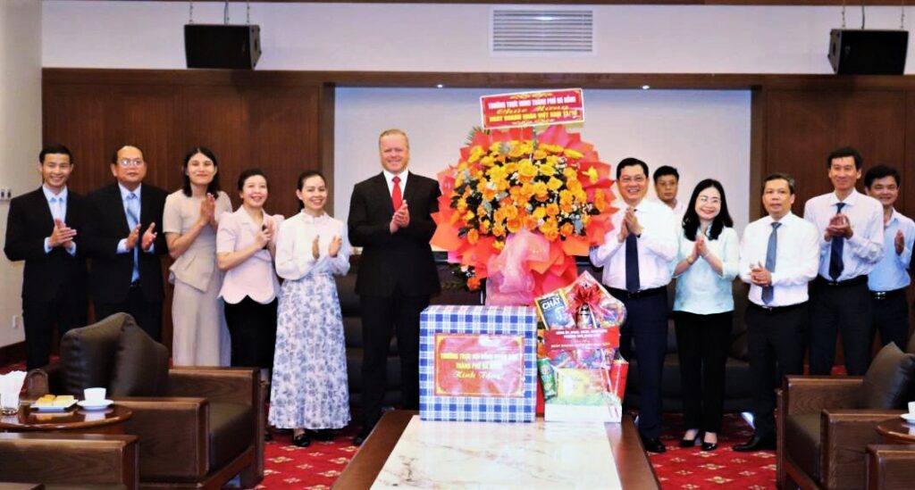 Ngay doanh nhan 2025 11