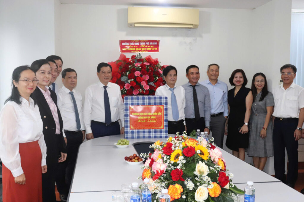 Ngay doanh nhan 2025 12 1