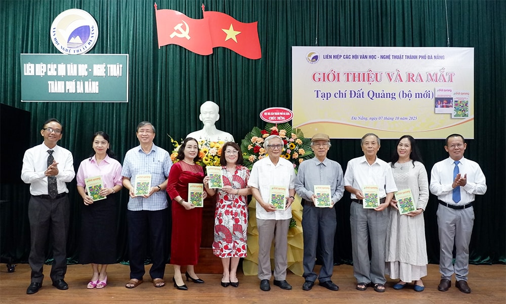 Tap chi Dat Quang
