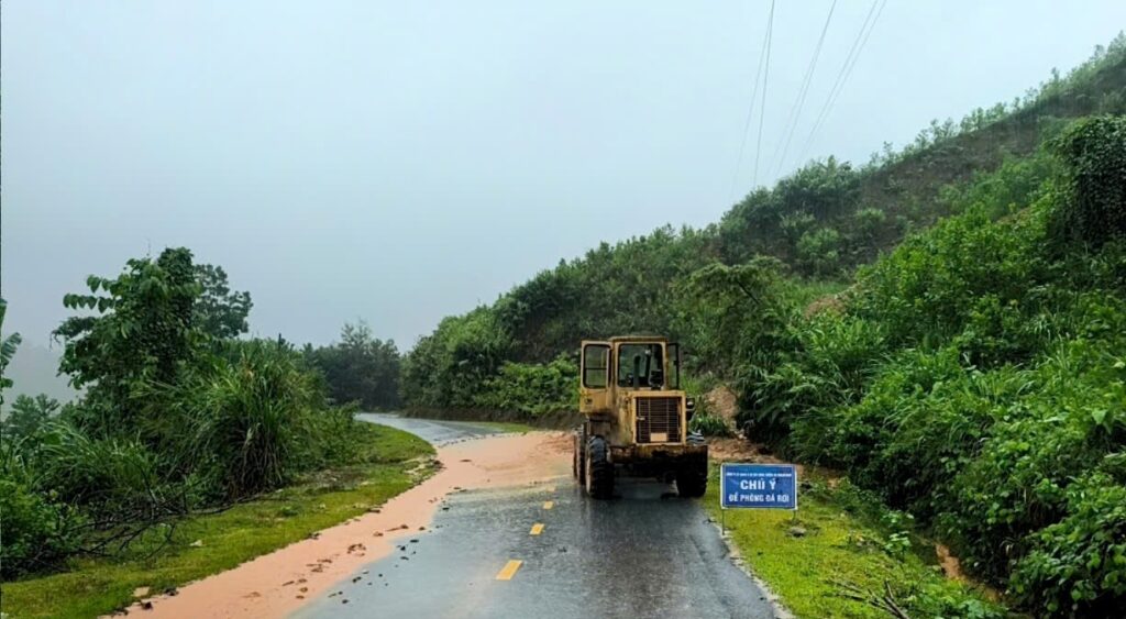 Thiet hai do mua lon 10 2025 2