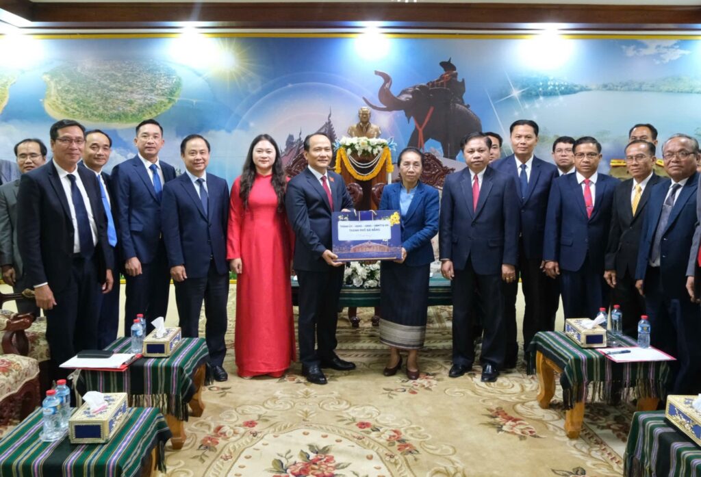 lam viec voi tinh Attapue Lao 1
