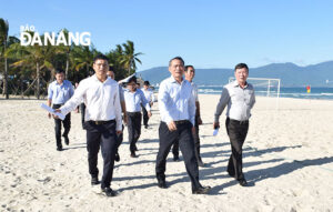 1-lanh-dao-thi-sat-1