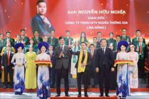 10-guong-mat-tre-khoi-nghiep-xuat-sac-1