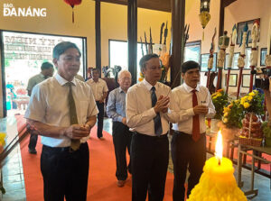 196-ngay-mat-thoai-ngoc-hau-1