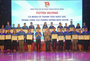 3-trao-gi-e1-ba-a5y-khen-1