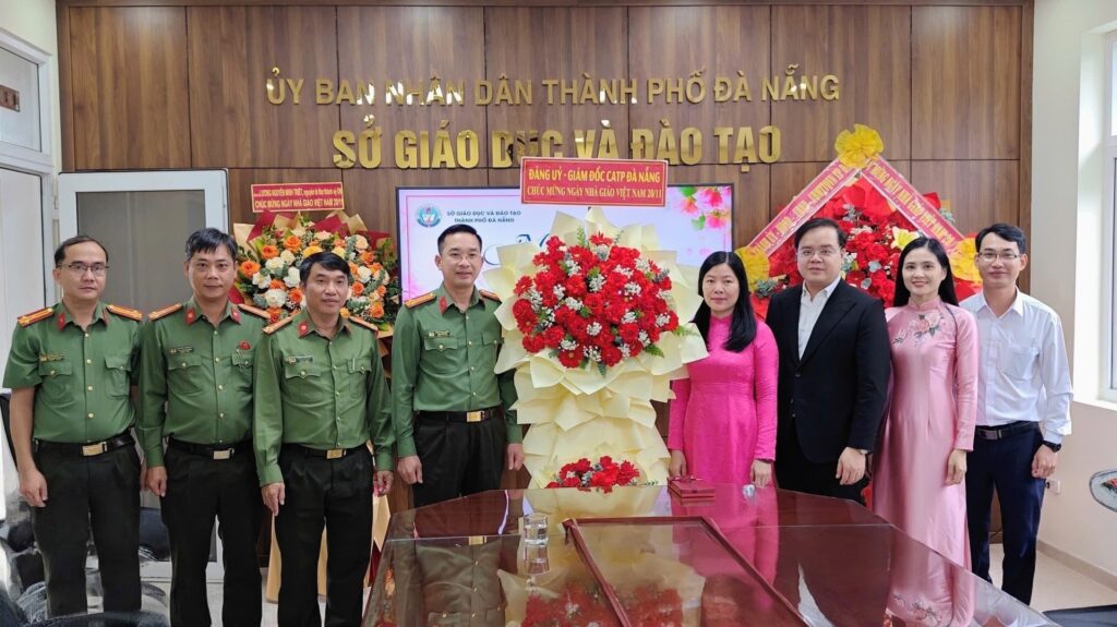 43 nam ngay nha giao VN 19 11 10