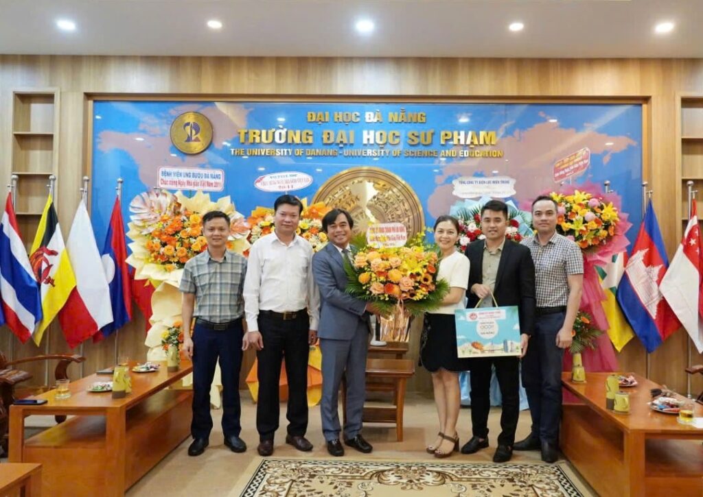 43 nam ngay nha giao VN 19 11 12