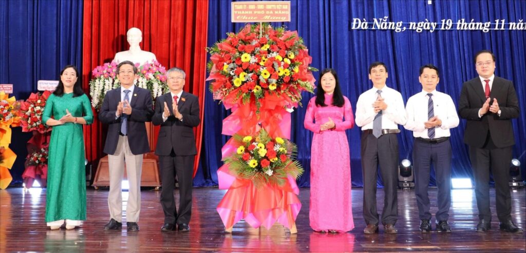 43 nam ngay nha giao VN 19 11 2