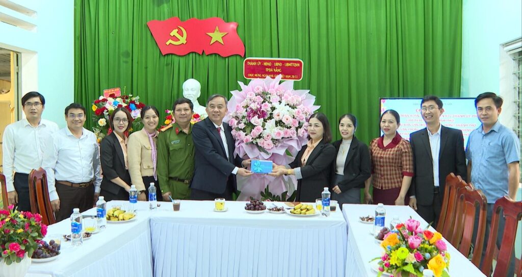 43 nam ngay nha giao VN 19 11 5
