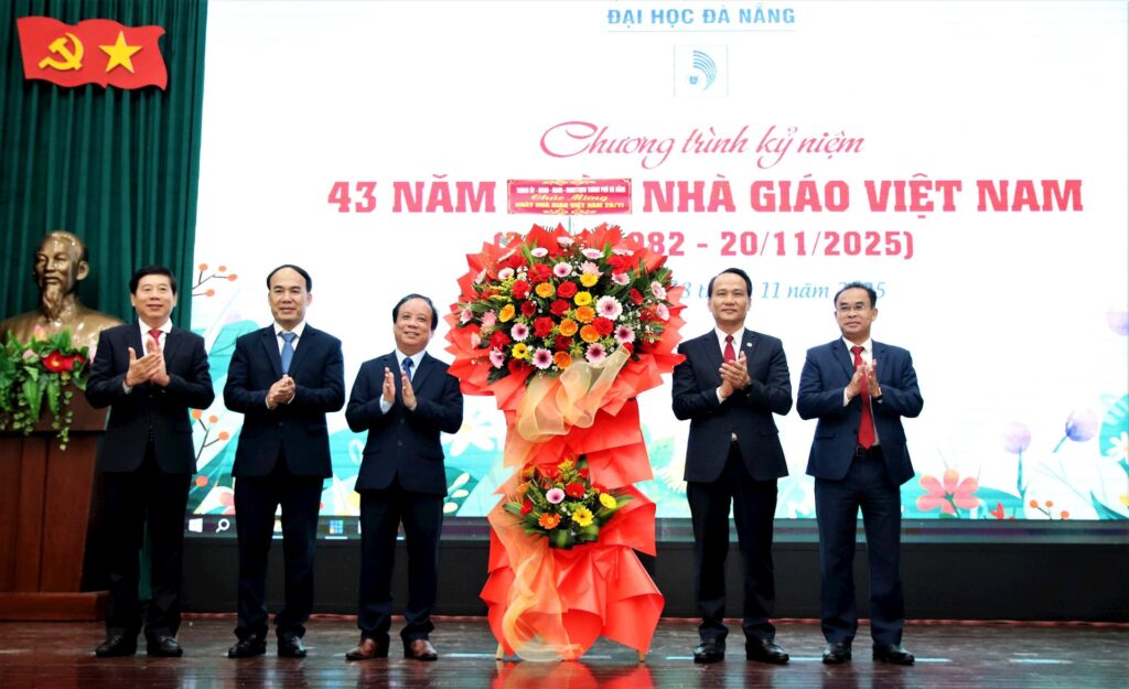 43 nam ngay nha giao VN 2025