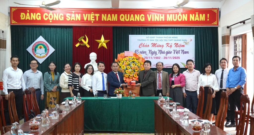 43 nam ngay nha giao VN 2025 10