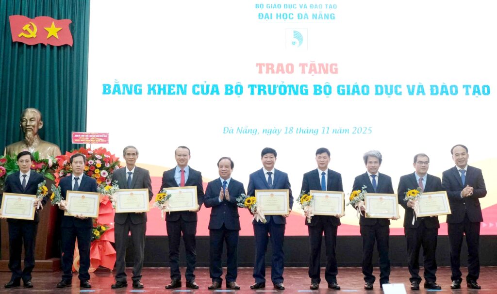 43 nam ngay nha giao VN 2025 4