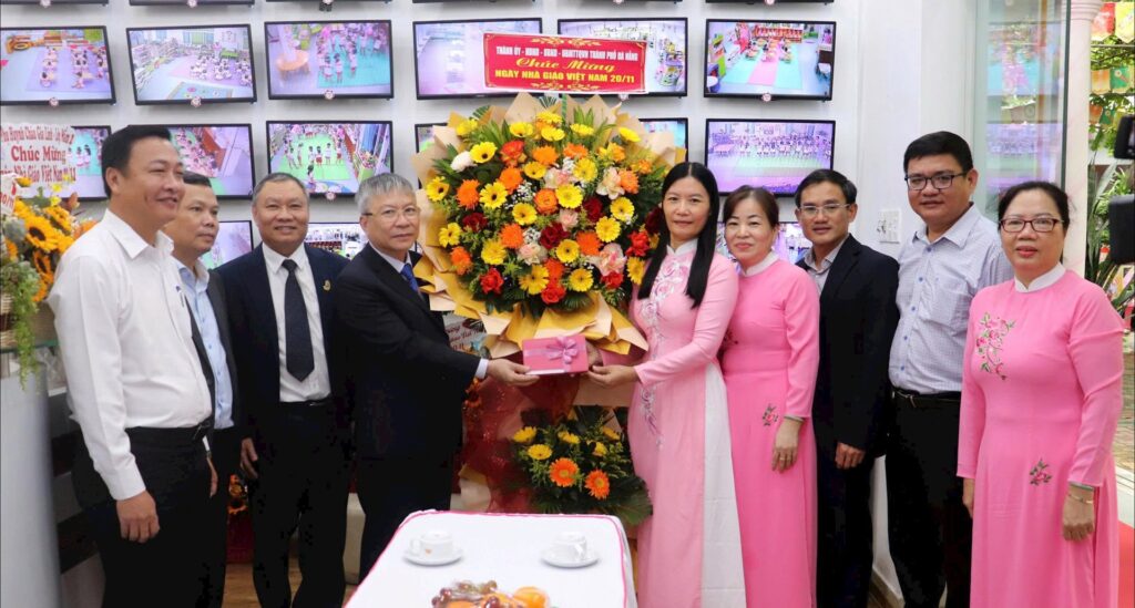 43 nam ngay nha giao VN 2025 5