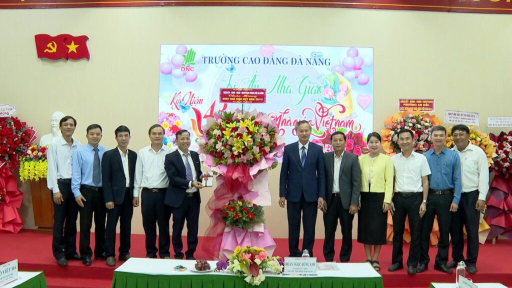43 nam ngay nha giao VN 2025 9