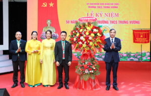 50-nam-thanh-lap-truong-trung-vuong-1