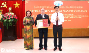 60-nam-tuoi-dang-cho-ong-nguyen-van-chi-1
