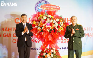 75-nam-quan-tinh-nguyen-giup-cm-lao-1