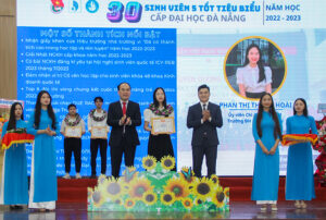 8-1-sinh-vien-5-tot-1