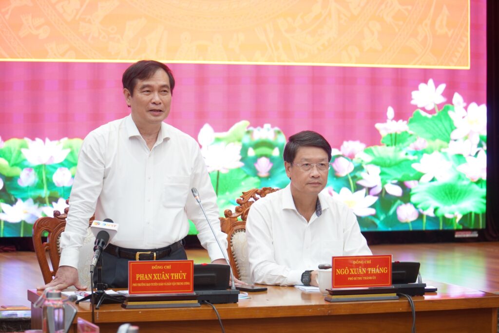 Ban Tuyen giao va Dan van TU lam viec voi DN