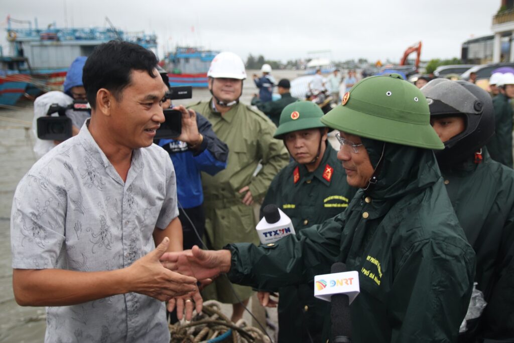 Bi thu Thanh uy trien khai cong tac ung pho bao so 13