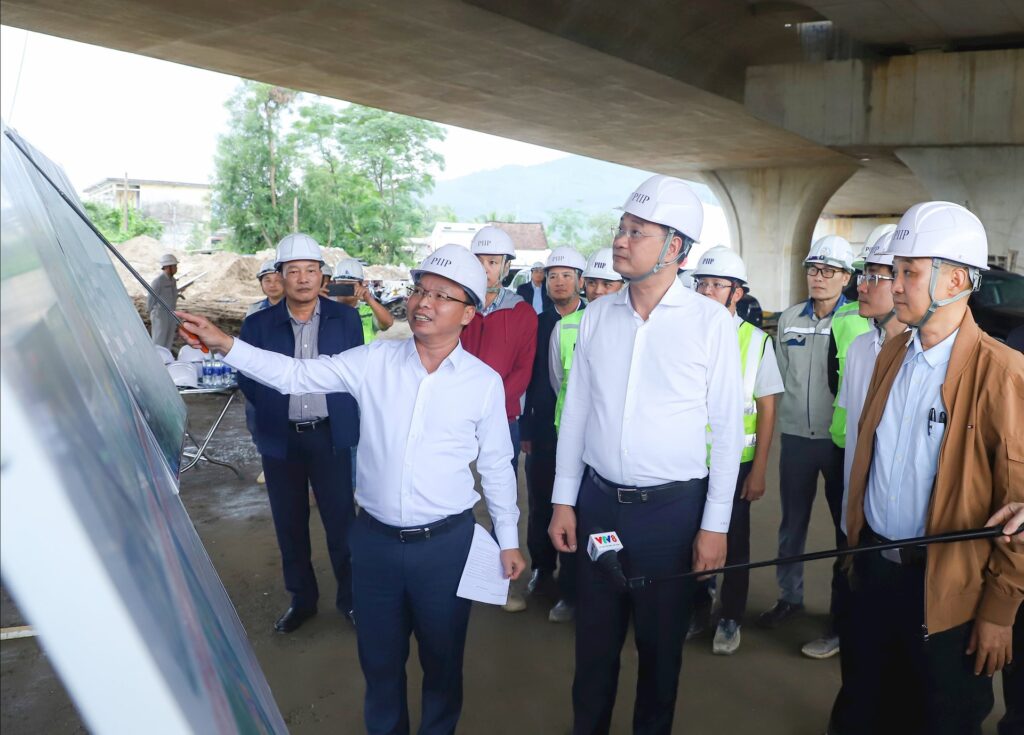 Bi thu thanh uy kiem tra thuc te 11 2025