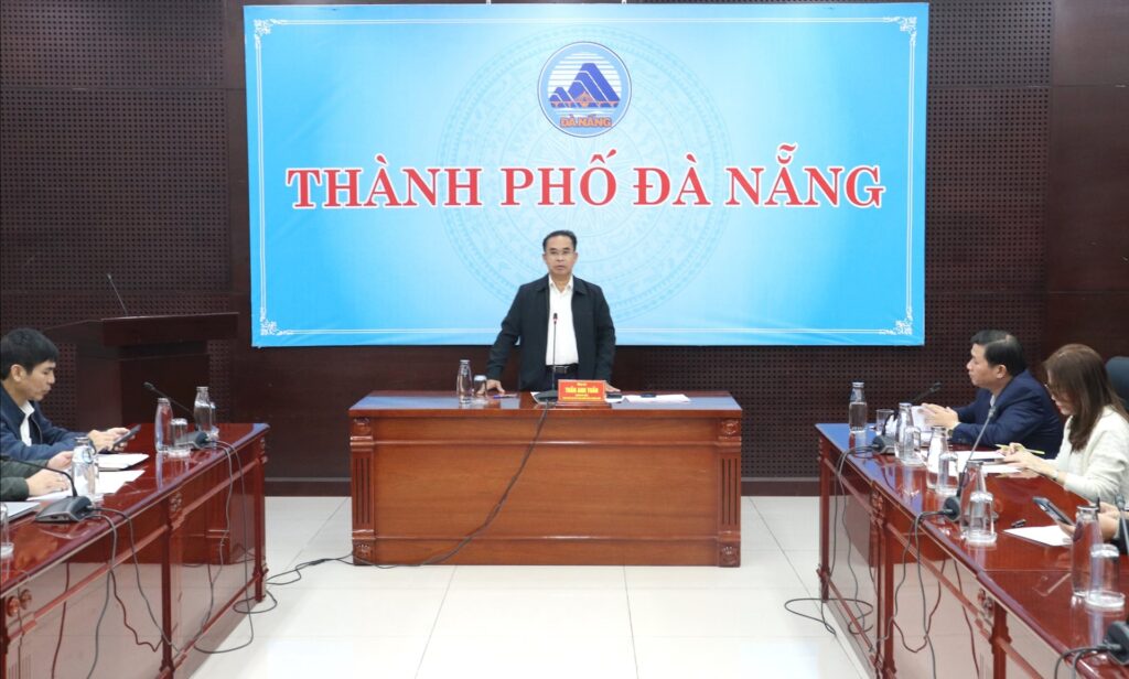 Bo tri dau tu cong trung han cho nganh giao duc