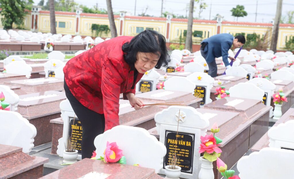 Chu tich nuoc tham du ngay hoi dai doan ket tai Go Noi 12