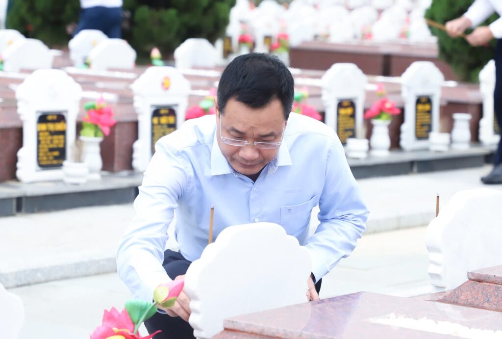 Chu tich nuoc tham du ngay hoi dai doan ket tai Go Noi 14