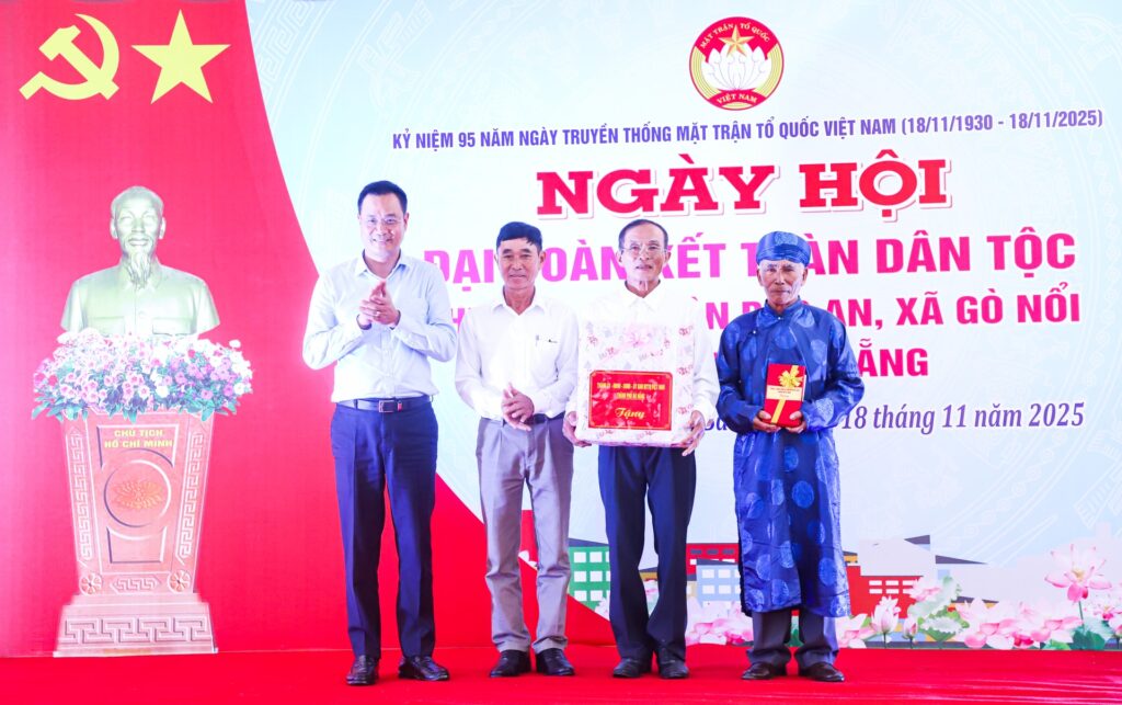 Chu tich nuoc tham du ngay hoi dai doan ket tai Go Noi 5