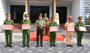 Cong-an-khen-thuong_1