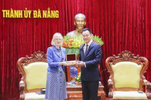 Dai-su-dac-menh-toan-quyen-UC_1