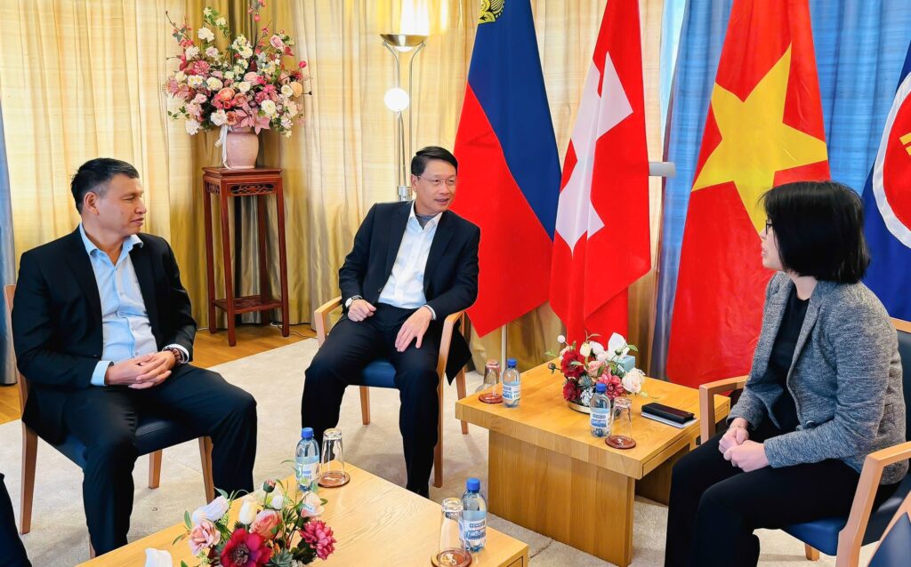 Dai su quan Viet Nam tai Thuy Si
