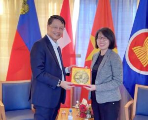 Dai-su-quan-Viet-Nam-tai-Thuy-Si_1