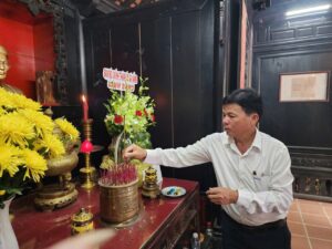 Dang-huong-cu-Huynh-Thuc-Khang