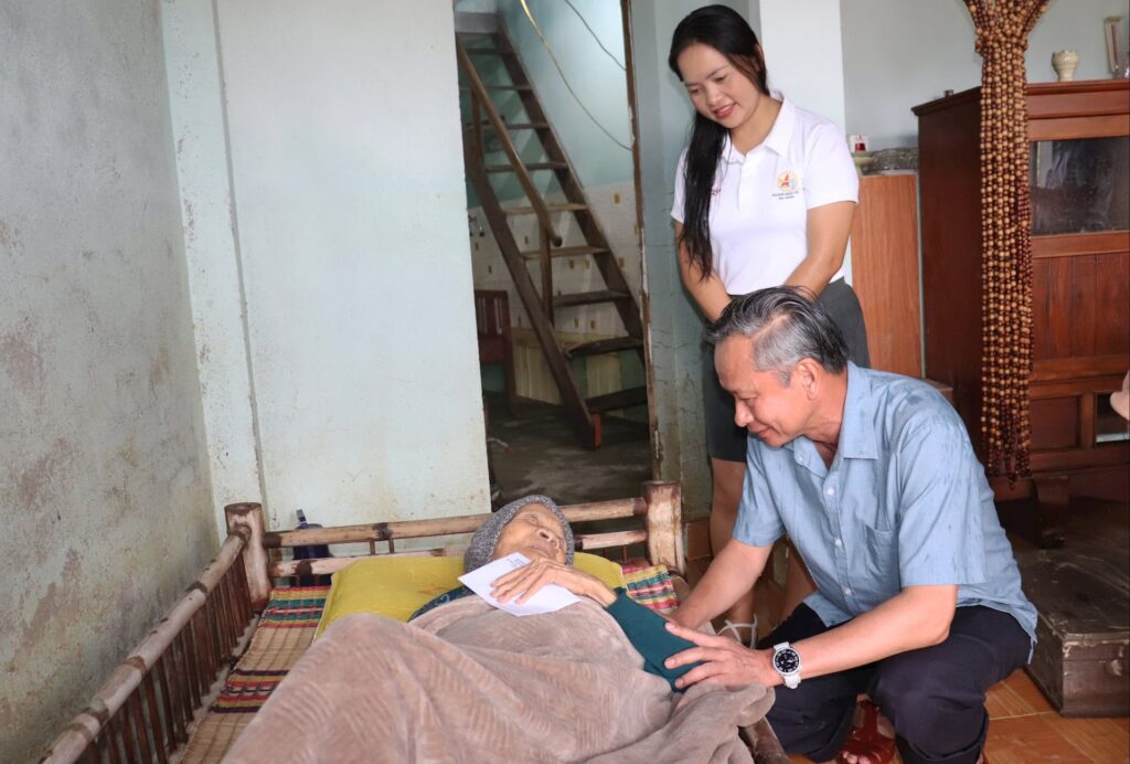 Dong vien trao qua Dien Ban Go Noi 2