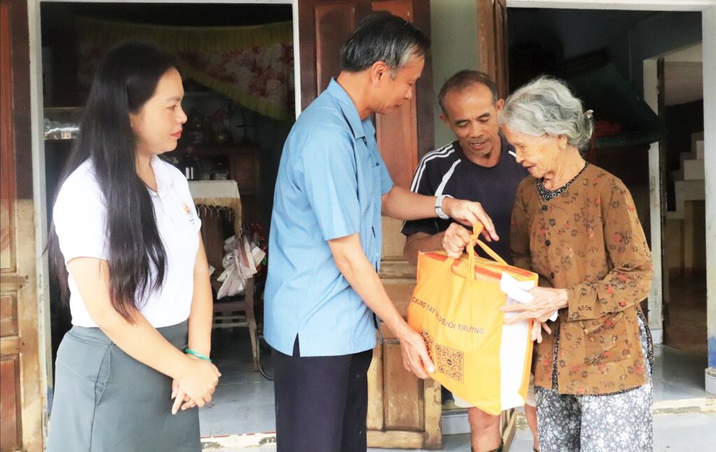 Dong vien trao qua Dien Ban Go Noi 3
