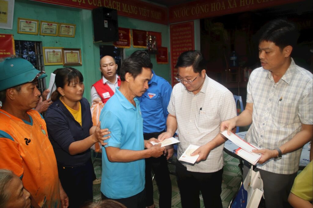 Dong vien trao qua Dien Ban Tay Dai Loc 2