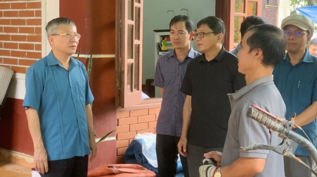 Dong vien trao qua Que Phuoc