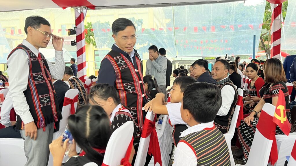 Khoi cong dong loat cac truong PT noi tru dan toc 10