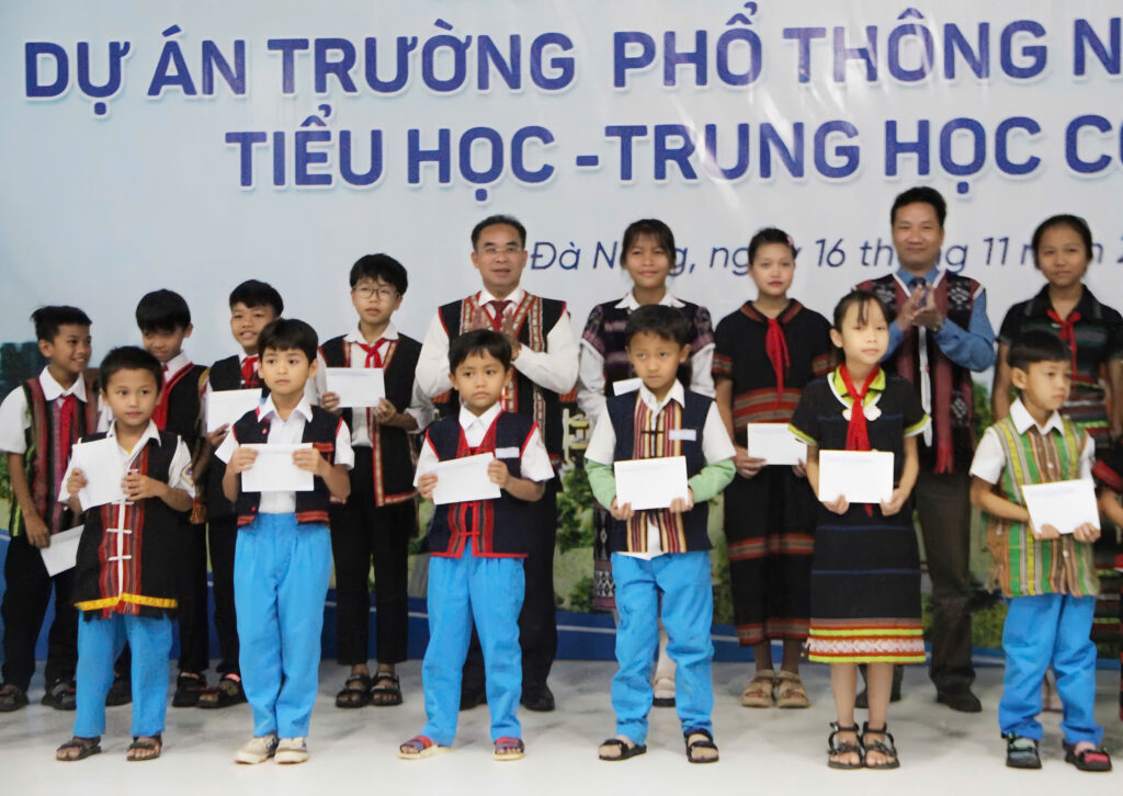 Khoi cong dong loat cac truong PT noi tru dan toc 13