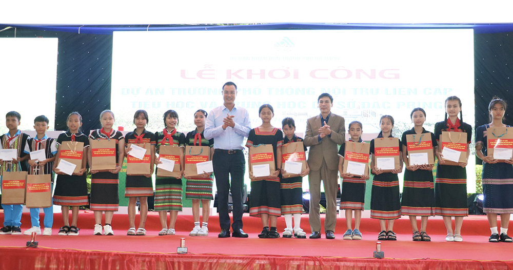 Khoi cong dong loat cac truong PT noi tru dan toc 2