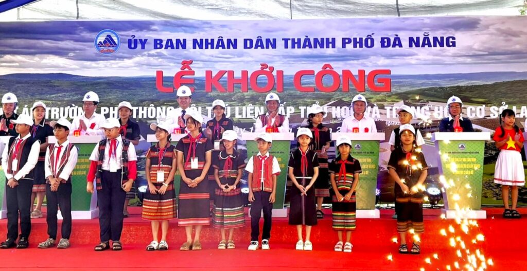 Khoi cong dong loat cac truong PT noi tru dan toc 4