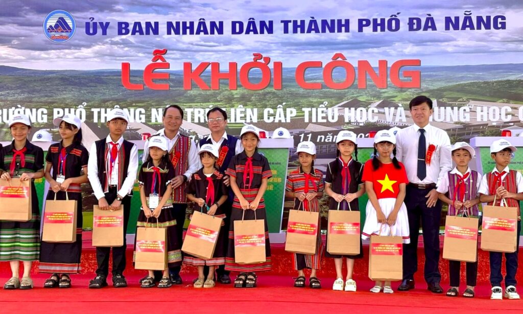 Khoi cong dong loat cac truong PT noi tru dan toc 6