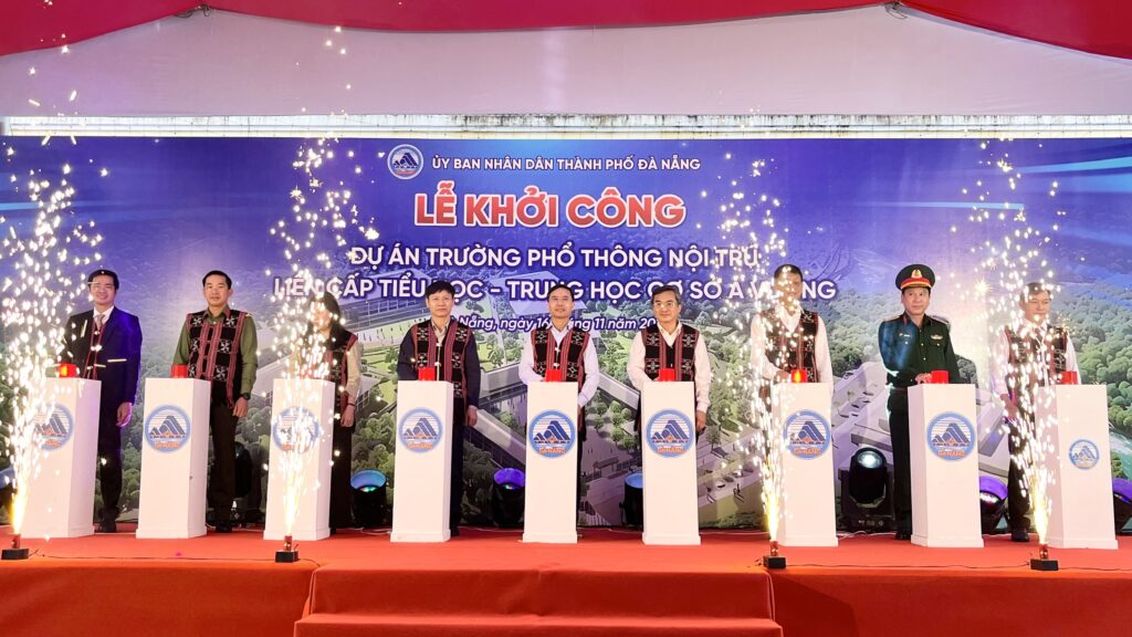 Khoi cong dong loat cac truong PT noi tru dan toc 8