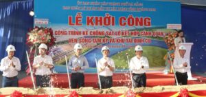 Khoi-cong-ke-sat-lo-ven-song-Tam-Ky