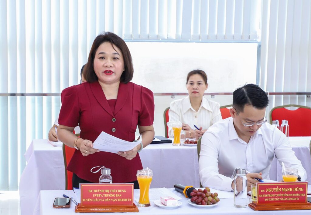 Lam viec voi Ban Tuyen giao va Dan van 1