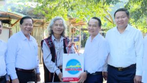 Lam-viec-voi-Tay-Giang-10-2025_3