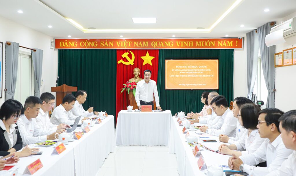 Lam viec voi Uy ban kiem tra thanh uy